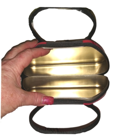 Rare Red Hearts Novelty Purse (Limited Run) - Picture 4 of 9